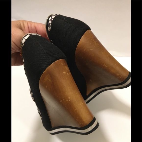 Coach Bow Wedge - Picture 5 of 16